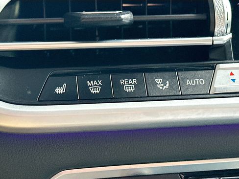 Used 2022 BMW X7 xDrive40i w/ Premium Package image 20