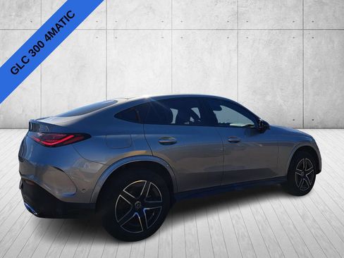 Used 2024 Mercedes-Benz GLC 300 4MATIC image 4