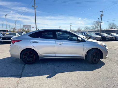 Used 2019 Hyundai Accent SE image 2