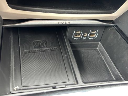 Used 2023 Chrysler Pacifica Limited FWD image 28