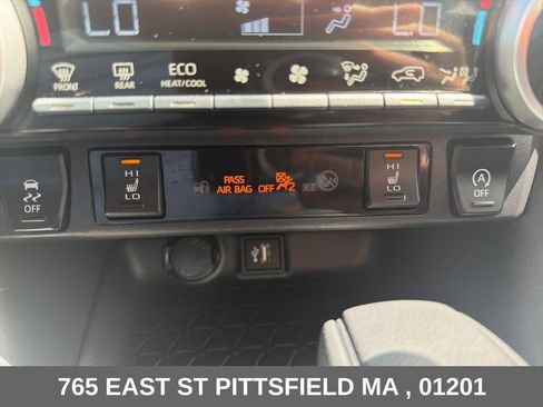 Used 2025 Toyota RAV4 XLE w/ Convenience Package AWD/4WD image 13