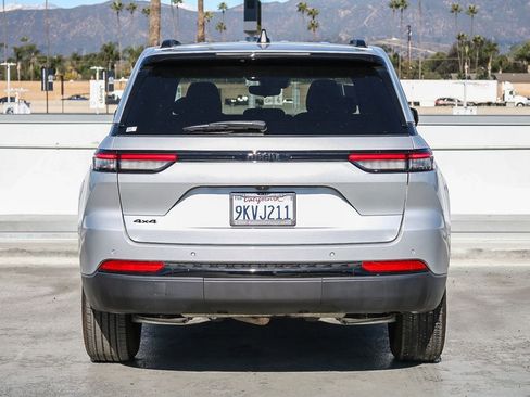 Certified 2024 Jeep Grand Cherokee Altitude image 8