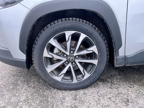 Used 2024 Toyota Corolla Cross XLE w/ Convenience Package image 10