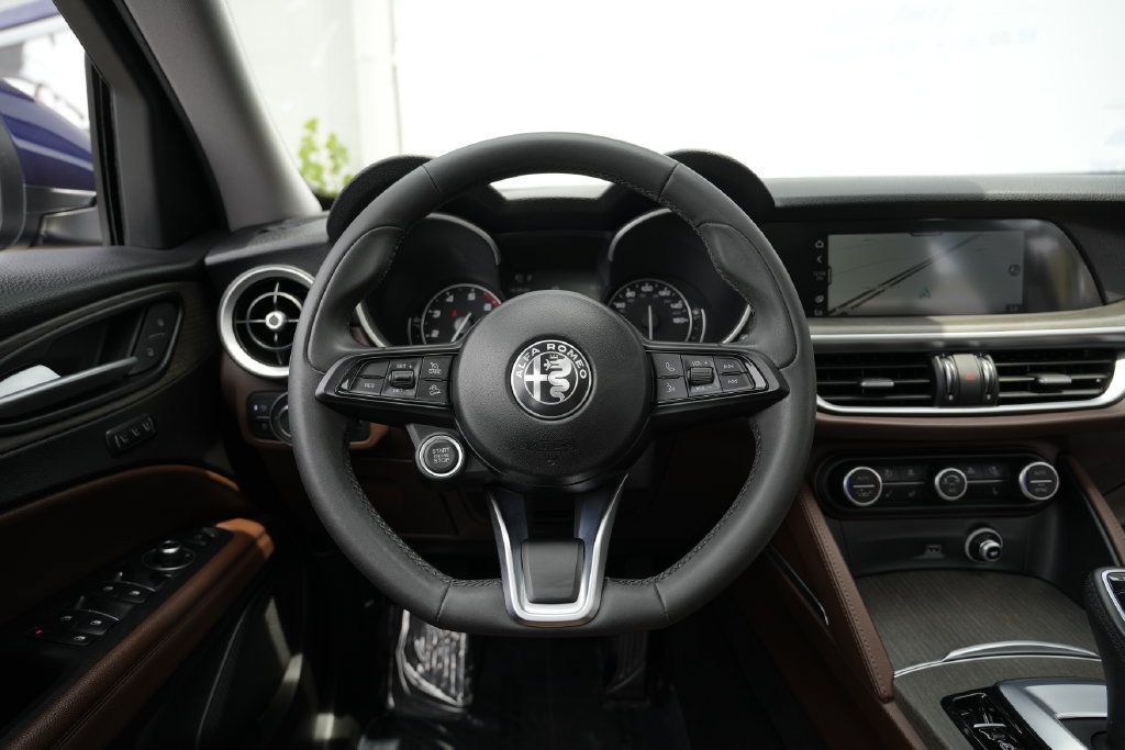 Used 2021 Alfa Romeo Stelvio Ti AWD/4WD image 47