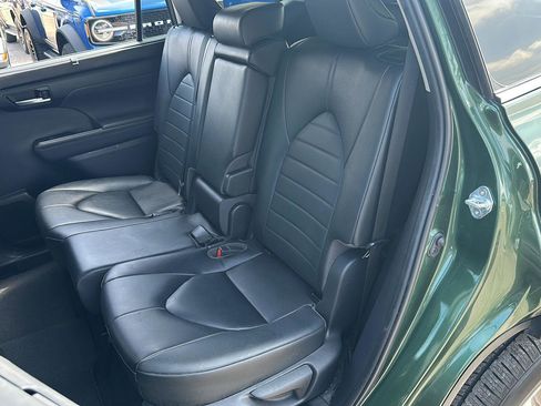 Used 2023 Toyota Highlander XLE image 11