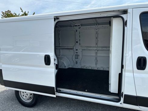 Used 2023 RAM ProMaster 2500 w/ Driver Convenience Group FWD image 22
