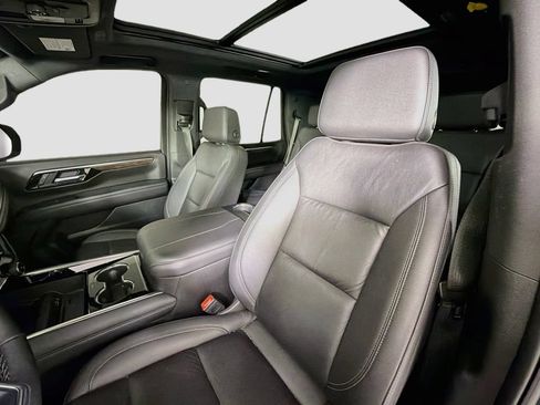 Used 2025 Chevrolet Tahoe Z71 w/ Comfort Package AWD/4WD image 14