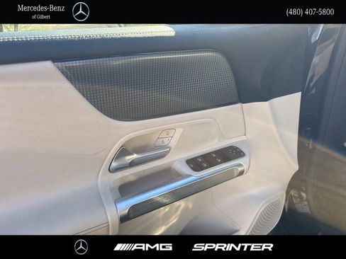 Certified 2022 Mercedes-Benz GLB 250 image 11