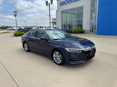 Used 2018 Honda Accord LX image 3