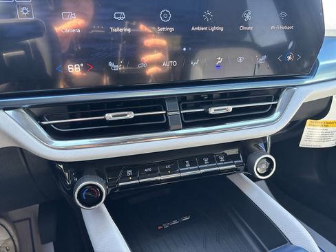 New 2026 Chevrolet Equinox EV LT image 18