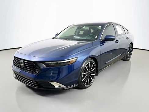 Used 2024 Honda Accord Touring image 3