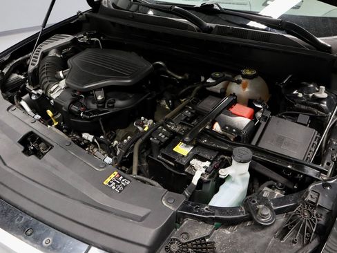 Used 2023 Cadillac XT6 Premium Luxury w/ Technology Package image 18