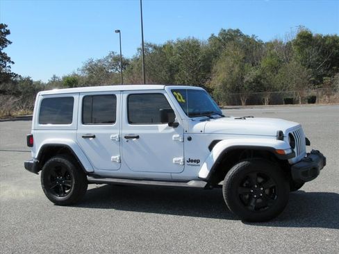 Used 2022 Jeep Wrangler Unlimited Sahara AWD/4WD image 2