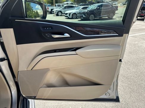Used 2023 Cadillac Escalade ESV Premium Luxury w/ Performance Package AWD/4WD image 37