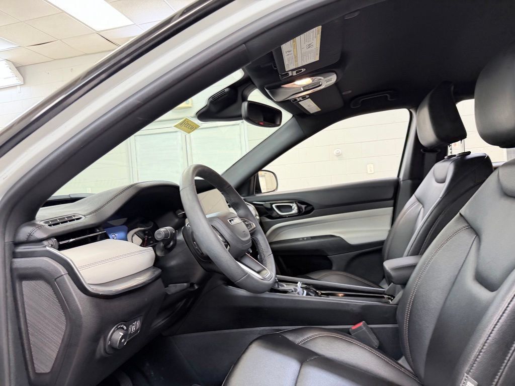 Used 2024 Jeep Compass Limited AWD/4WD image 15