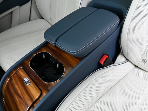 Used 2023 Bentley Bentayga AWD/4WD image 42