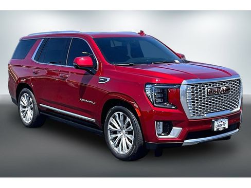 Used 2021 GMC Yukon Denali w/ Denali Ultimate Package AWD/4WD image 3