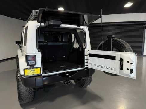 Used 2015 Jeep Wrangler Unlimited Sahara AWD/4WD image 21