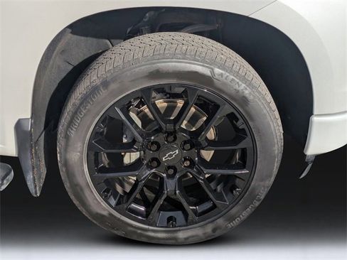 Used 2023 Chevrolet Silverado 1500 High Country w/ Technology Package image 9