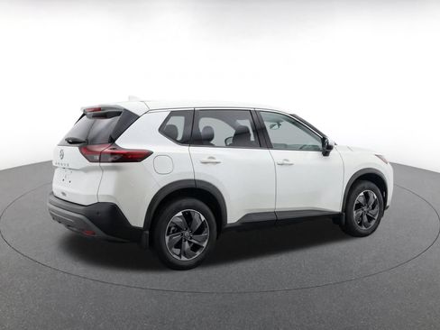 Used 2025 Nissan Rogue SV FWD image 9