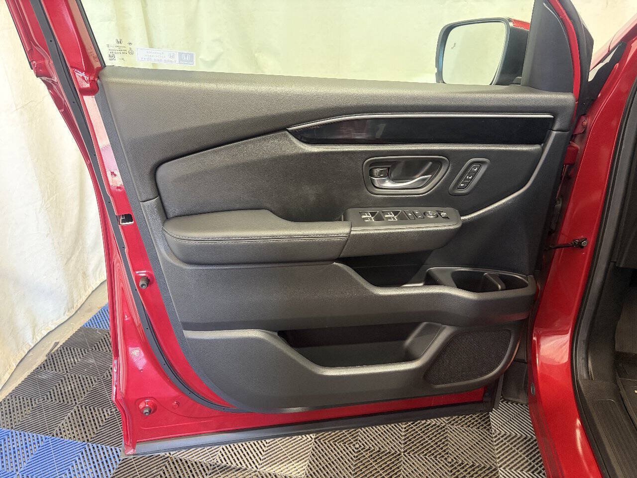 Used 2025 Honda Pilot Touring image 8