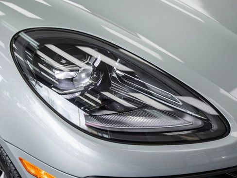 Used 2024 Porsche Macan Turbo image 10