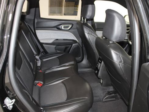 Used 2025 Jeep Compass Latitude AWD/4WD image 28