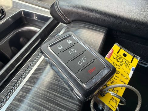 Used 2024 Jeep Wagoneer Series II w/ Flexible Seating Group RWD image 28
