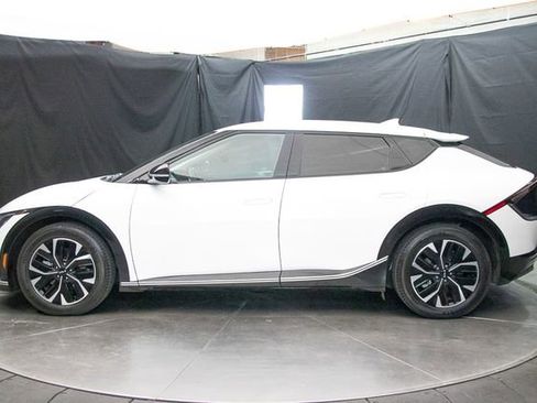 Used 2024 Kia EV6 Wind image 9