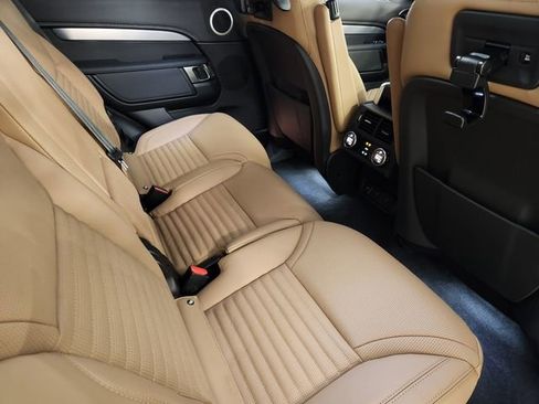 New 2026 Land Rover Discovery Limited Edition image 31