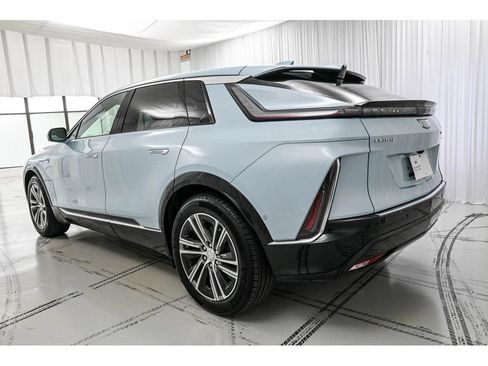 Certified 2024 Cadillac Lyriq Luxury AWD/4WD image 5
