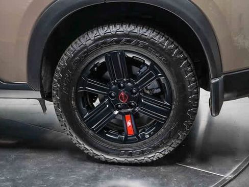 Used 2025 Nissan Rogue SV image 10