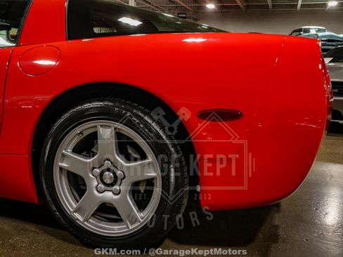 Used 1997 Chevrolet Corvette Coupe w/ Roof Pkg image 32