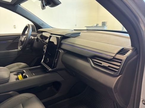 Used 2025 GMC Acadia AT4 w/ LPO, Floor Liner Package AWD/4WD image 40