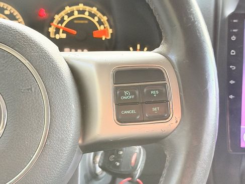 Used 2014 Jeep Patriot Latitude AWD/4WD image 30