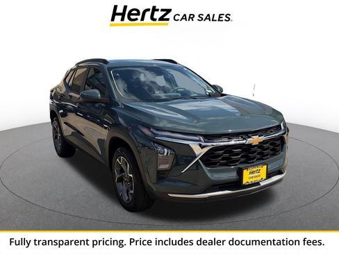 Used 2025 Chevrolet Trax LT FWD image 1