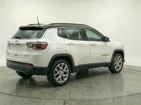 Used 2025 Jeep Compass Limited image 9