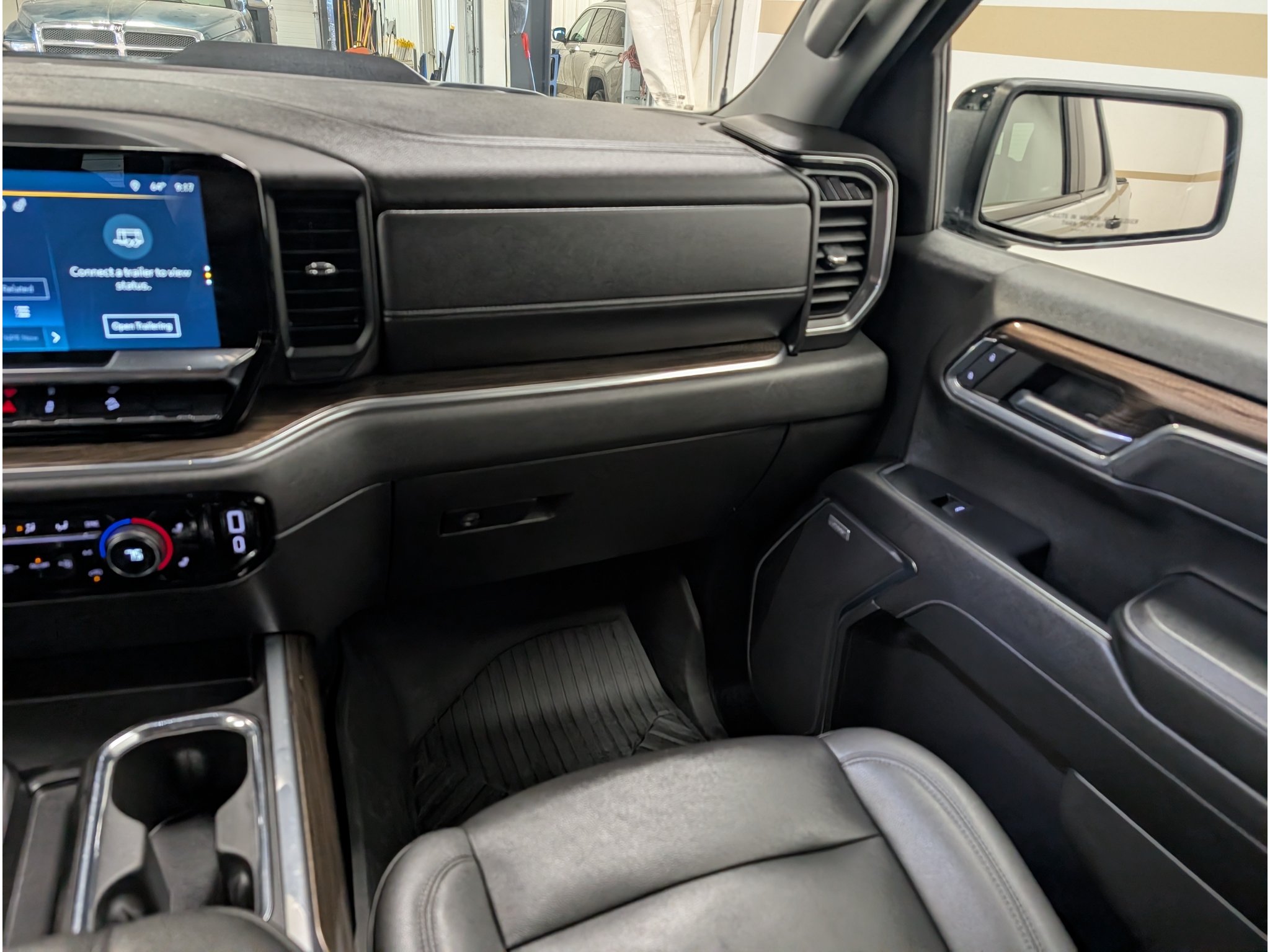 Used 2024 Chevrolet Silverado 1500 LT Trail Boss w/ Convenience Package II AWD/4WD image 13