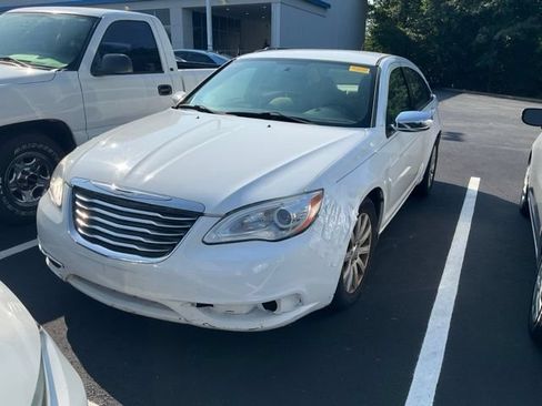 Used 2014 Chrysler 200 Touring FWD image 11