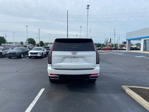 Used 2022 Cadillac Escalade ESV Luxury w/ LPO, Illumination Package AWD/4WD image 4