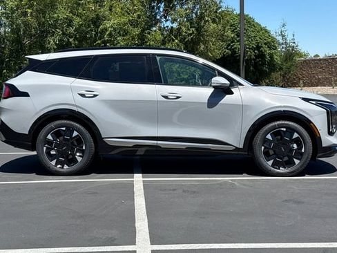 New 2026 Kia Sportage SX FWD image 3