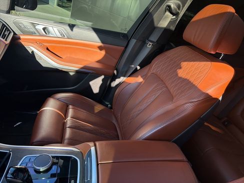 Used 2022 BMW X5 xDrive40i w/ M Sport Package image 13