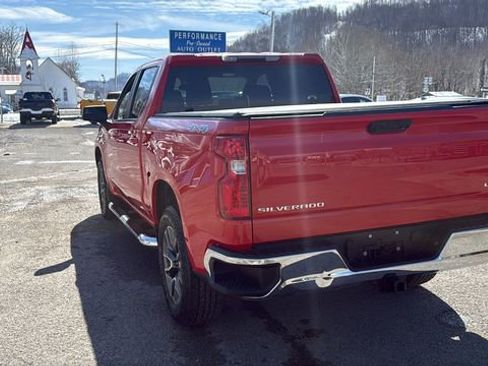 Used 2022 Chevrolet Silverado 1500 LT AWD/4WD image 9