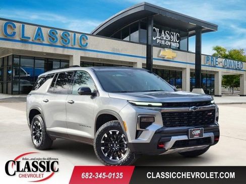 Used 2024 Chevrolet Traverse Z71 w/ Enhanced Driving Package image 1