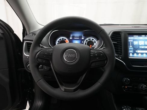 Used 2022 Jeep Cherokee Trailhawk w/ Comfort/Convenience Group AWD/4WD image 4