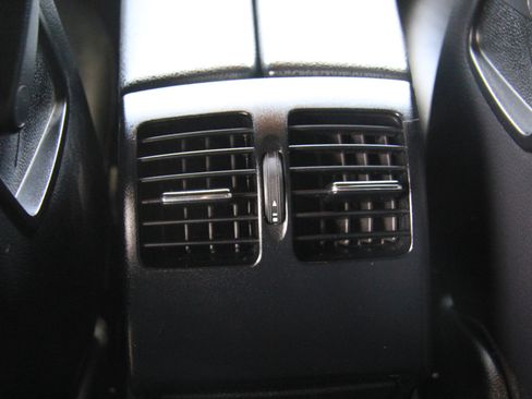 Used 2013 Mercedes-Benz C 250 Sedan image 18