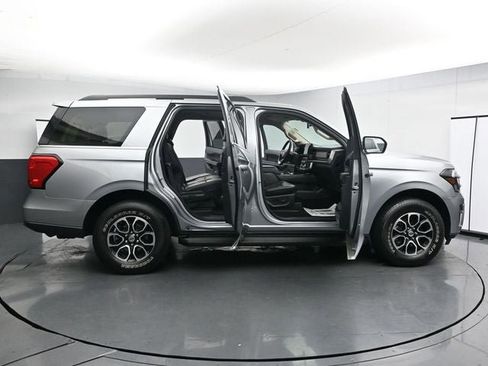Certified 2024 Ford Expedition XLT AWD/4WD image 40