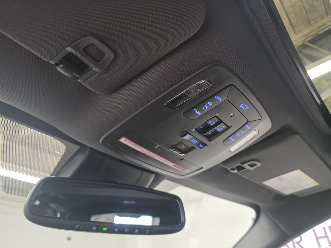 Used 2024 Toyota Sienna Platinum AWD/4WD image 40