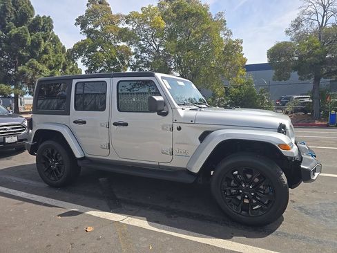 Used 2023 Jeep Wrangler Unlimited Sahara w/ Cold Weather Group AWD/4WD image 3
