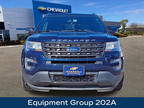 Used 2017 Ford Explorer XLT w/ Equipment Group 202A image 3
